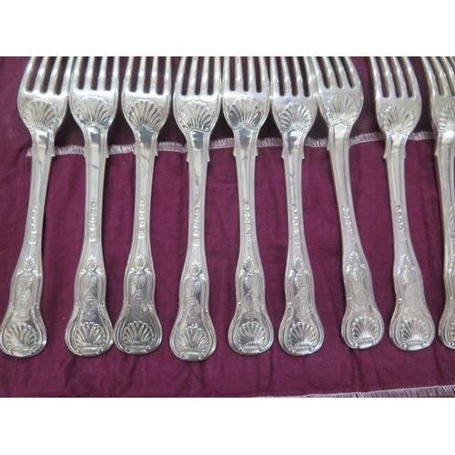 162 - A matched 12 setting silver set of flatware - 12x 23cm table spoons, 12x 18cm spoons, 12x 21cm forks... 