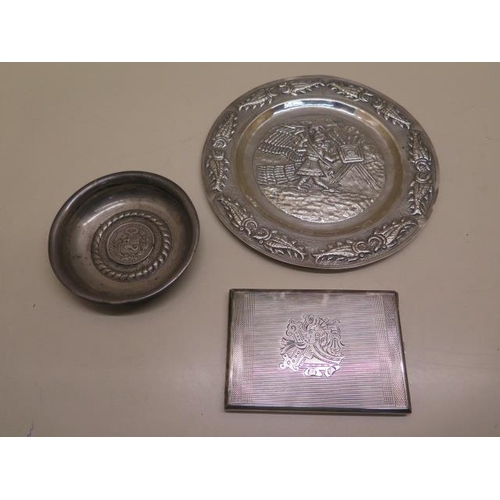 175 - A Peruvian 925 silver wall plate - Diameter 20cm - a white metal coin set dish, a cigarette case - t... 
