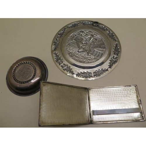 175 - A Peruvian 925 silver wall plate - Diameter 20cm - a white metal coin set dish, a cigarette case - t... 