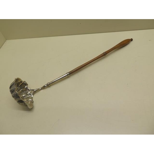 178 - A white metal punch ladle wit wooden handle - Length 39cm - approx weight 2.6 troy oz - generally go... 