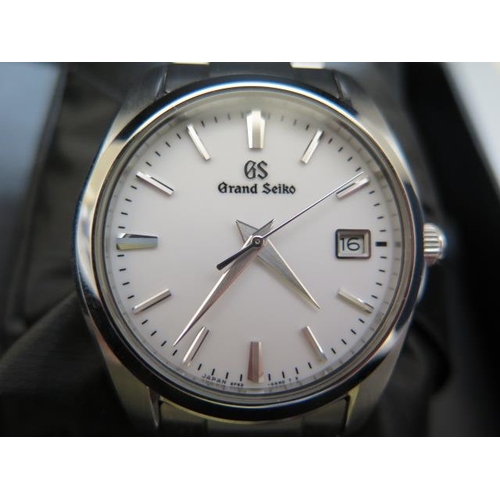 217 - A Grand Seiko Heritage Quartz stainless steel bracelet wristwatch with white dial and date - 37mm ca... 