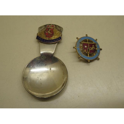 289 - A Queen Mary enamel ships wheel badge and a caddy spoon