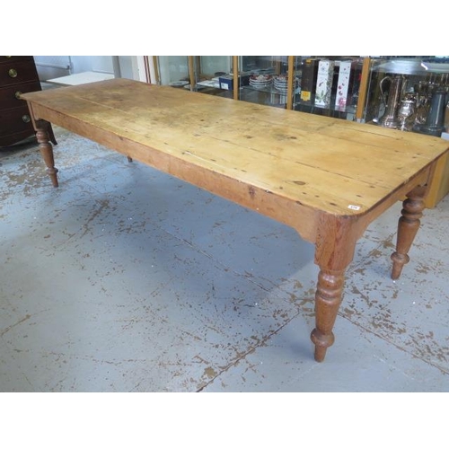 478 - A good 19th century pine table with a three plank top on turned legs - Width 90cm x Height 75cm x Le... 