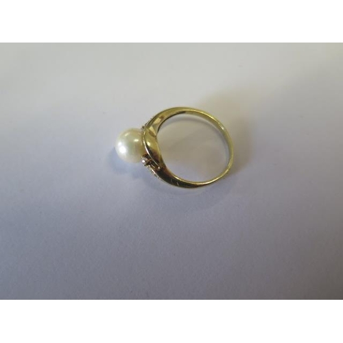 67 - A 585 14ct yellow gold pearl ring size N - approx weight 3.2 grams - generally good, minor marks to ... 