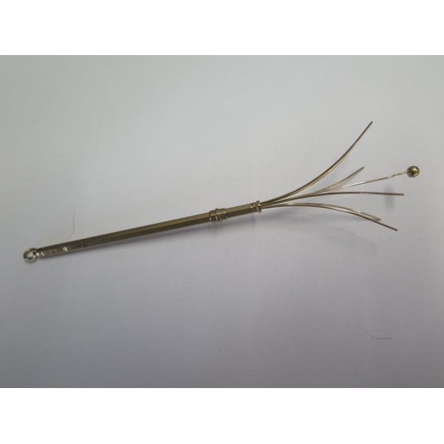 73 - A hallmarked 9ct yellow gold swizzle stick - Length 9cm closed - approx weight 5.8 grams - slight be... 