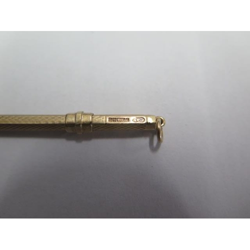 73 - A hallmarked 9ct yellow gold swizzle stick - Length 9cm closed - approx weight 5.8 grams - slight be... 