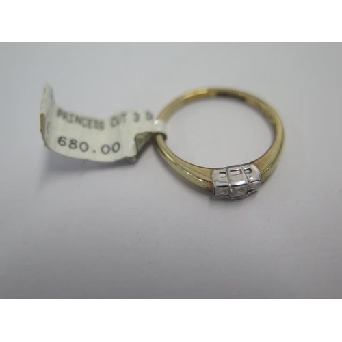 91 - A 9ct yellow gold princess cut three stone ring size N - approx weight 1.6 grams - ex jewellers stoc... 