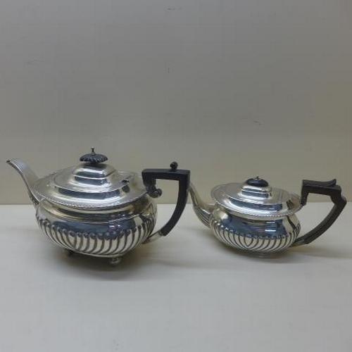 101 - Two silver teapots Chester 1906/07 Barker Brothers Ltd - approx weight 20.3 troy oz and Sheffield 19... 