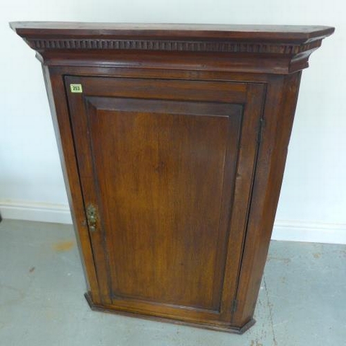 253 - A Georgian oak corner cupboard with two shaped internal shelves - Height 112cm x Width 80cm