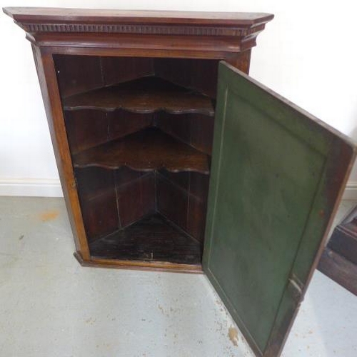 253 - A Georgian oak corner cupboard with two shaped internal shelves - Height 112cm x Width 80cm