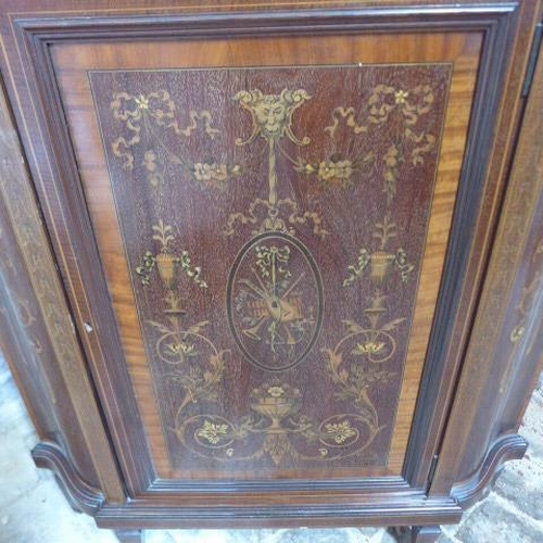 271 - A good quality Edwardian mahogany and inlaid corner cabinet with a bow fronted glazed door