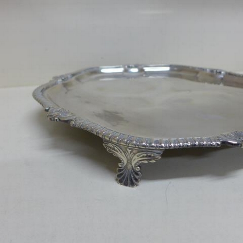 86 - A Georgian Scottish silver salver -Diameter 31cm - Edinburgh 1812/13 - approx weight 28 troy oz - mi... 