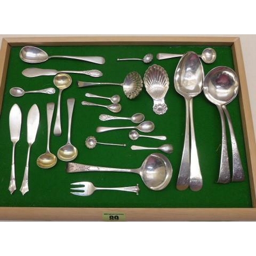 89 - A collection of assorted silver flatware, salt and mustard spoons, caddy spoon etc - approx weight 1... 