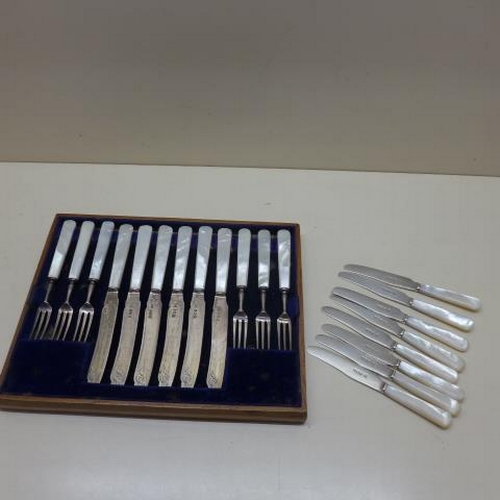 90 - Six silver and Mother of Pearl cake forks and knives and eight silver and Mother of Pearl knives - L... 