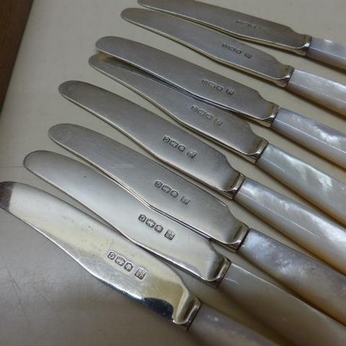 90 - Six silver and Mother of Pearl cake forks and knives and eight silver and Mother of Pearl knives - L... 