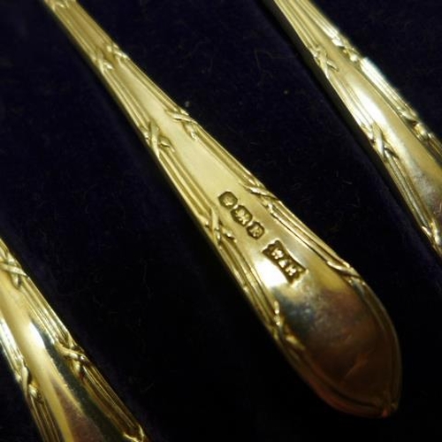 94 - A boxed set of 12 silver Walker and Hall cake forks - approx weight 5.7 troy oz