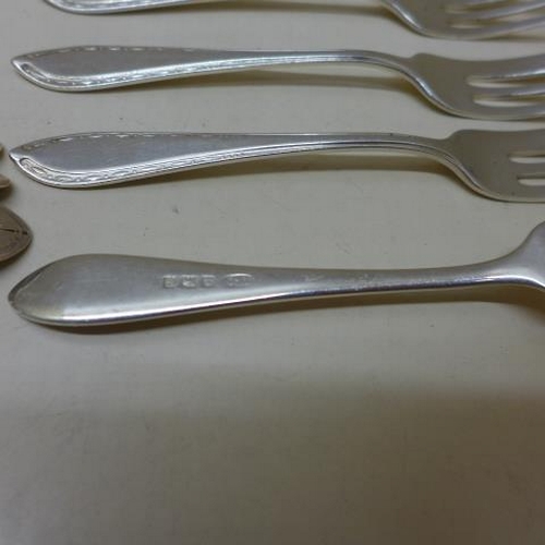 95 - A collection of assorted silver flatware - approx weight 16 troy oz