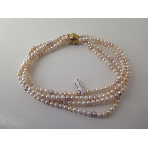 119 - A three strand pearl necklace with multi colour freshwater cultured pearls - Length 46cm - pearls ap... 