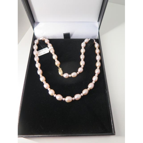 120 - A one strand pink freshwater pearl necklace with 9ct clasp - Length 43cm - pearls approx 7mm x 8mm -... 