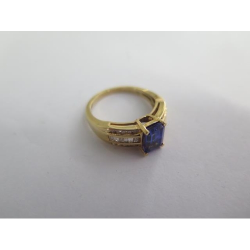 123 - An Iliana 18ct yellow gold AAA Tanzanite and diamond ring - Tanzanite 1.75ct - ring size O/P -approx... 