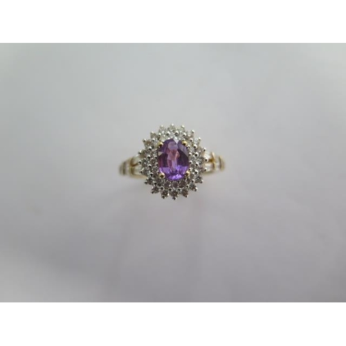 127 - An Iliana 18k yellow gold Madagascar purple sapphire and diamond ring size O - approx weight 4.6 gra... 