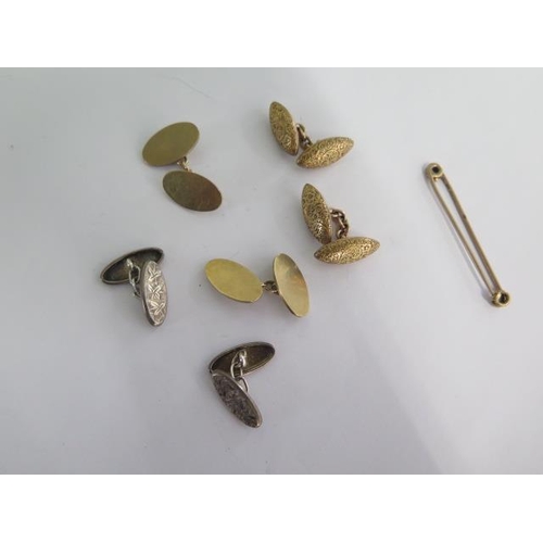 140A - Two pairs of 9ct yellow gold cufflinks, a 9ct pin - approx weight 18.7 grams - and a pair of white m... 