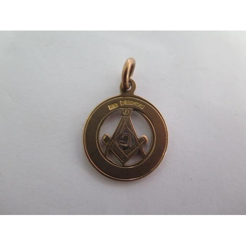 141A - A 9ct yellow gold Masonic fob - 2mm - approx weight 4.4 grams