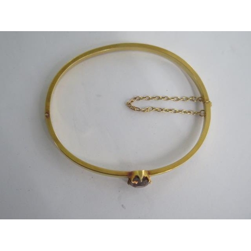 144 - A 15ct yellow gold hinged bracelet - 6cm x 5cm external - approx weight 13.8 grams - in good conditi... 