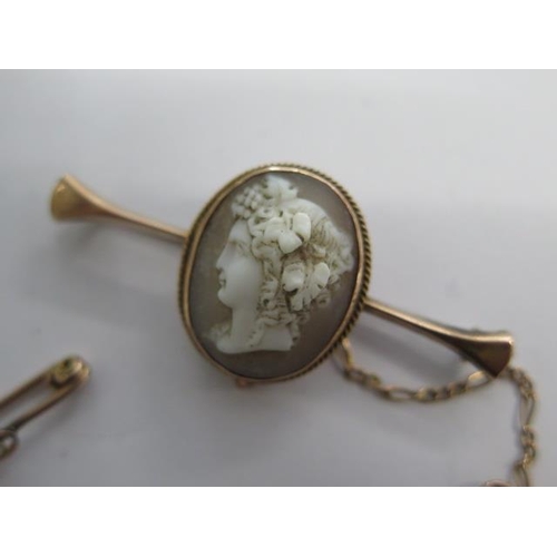 146 - A 9ct gold cameo brooch, a 9ct pendant and two gilt metal brooches - total weight approx 12 grams