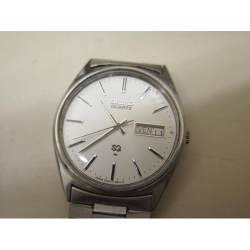 213 - A Caravelle Set-o-Matic automatic stainless steel gents wristwatch - 35mm case - on a Tropic Star st... 