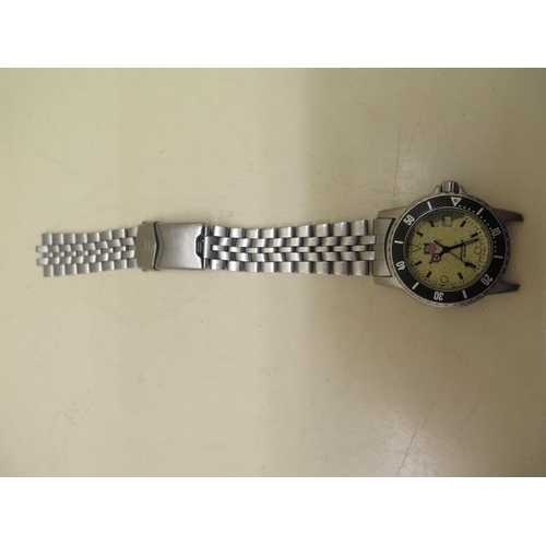 215 - A Tag Heuer stainless steel gents bracelet wristwatch - 36mm case - not currently running, marks to ... 