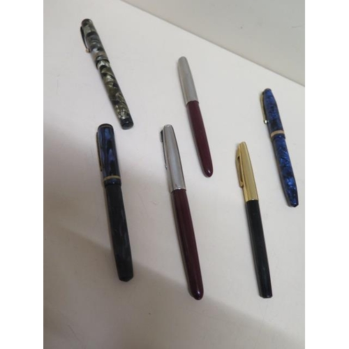 308 - A collection of 12 assorted fountain/ink pens