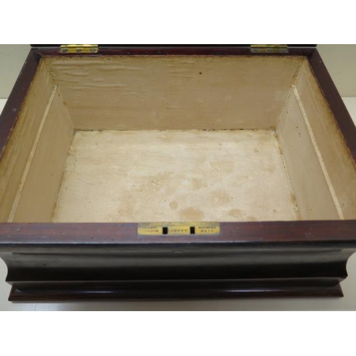 310 - A good quality rosewood inlaid Victorian work box with a pagoda top having an interior compartment, ... 