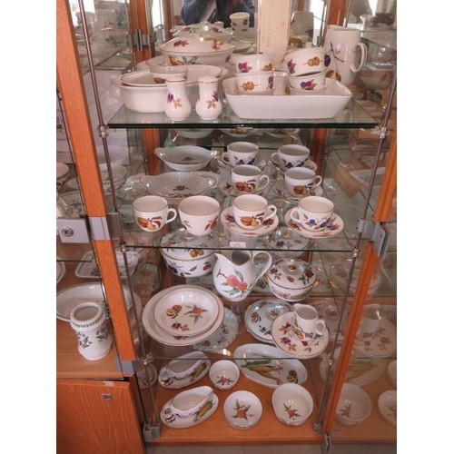 383 - A collection of 47 pieces of Royal Worcester Evesham Pottery - all in good condition apart from one ... 