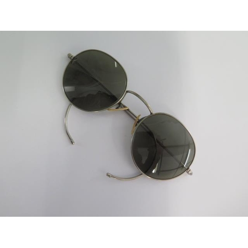 386 - A pair of Aviator sun glasses