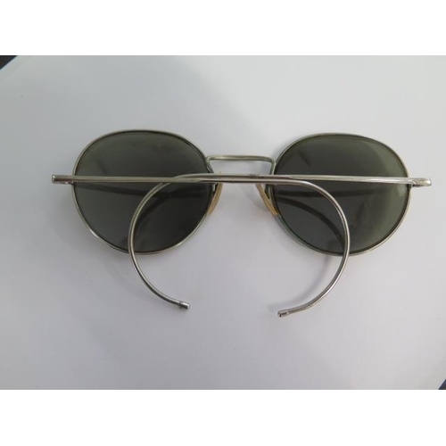 386 - A pair of Aviator sun glasses