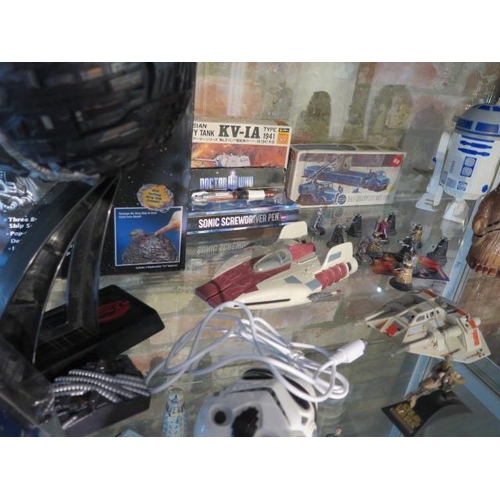 408 - A collection of assorted Dr Who figures, Star Wars figures, two plastic kits and a Star Trek Borg Sh... 