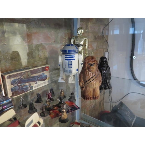 408 - A collection of assorted Dr Who figures, Star Wars figures, two plastic kits and a Star Trek Borg Sh... 