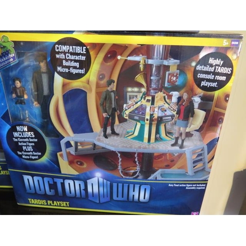 411 - Eight boxed Dr Who figures, playsets and a picture - please see images for vendors list