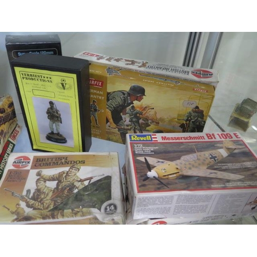 423 - A good collection of mainly Airfix, some Revell plastic kits and figures including a Compact Pack - ... 