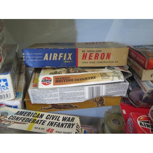 423 - A good collection of mainly Airfix, some Revell plastic kits and figures including a Compact Pack - ... 