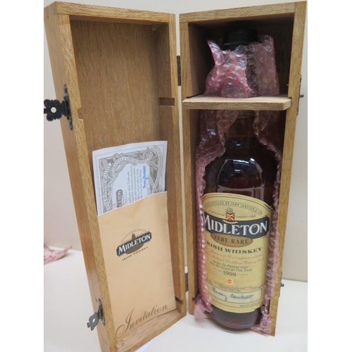 483 - A bottle of Middleton very rare Irish Whiskey 1998 - in its wooden box