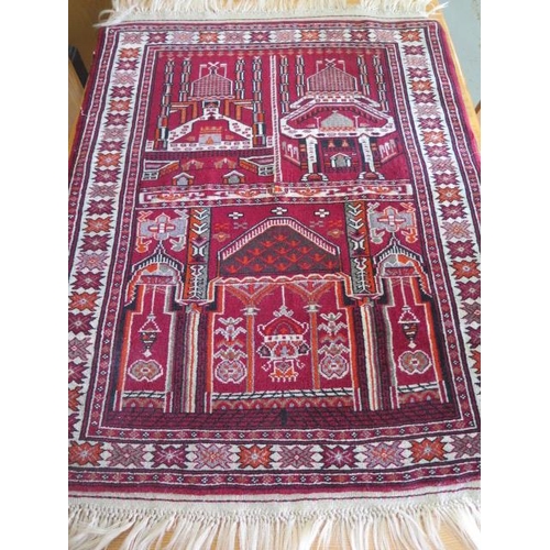 501 - A good quality hand knotted prayer rug - 130cm x 88cm including fringe