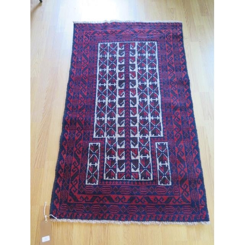 510 - A handmade vintage rug - 142cm x 83cm