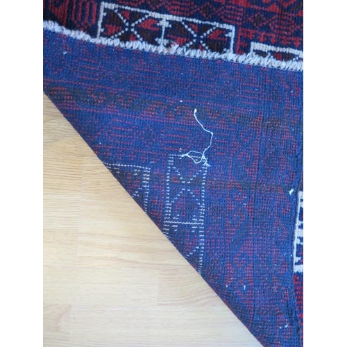 510 - A handmade vintage rug - 142cm x 83cm