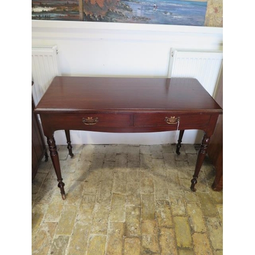 603 - A Victorian mahogany side table with two frieze drawers, turned legs and casters - in polished condi... 