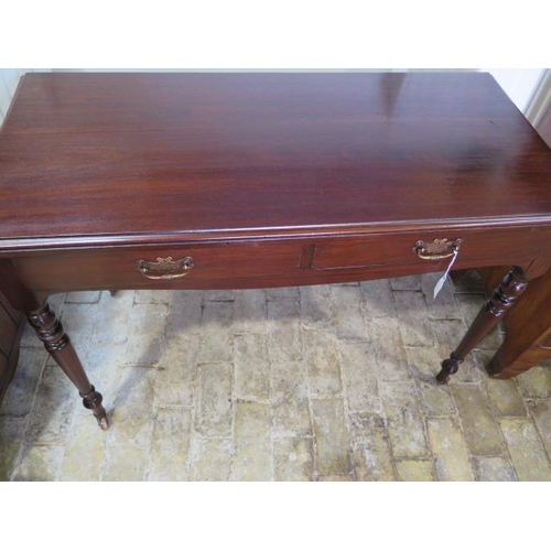 603 - A Victorian mahogany side table with two frieze drawers, turned legs and casters - in polished condi... 