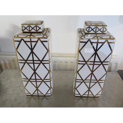 637 - A pair of Libra jars - Height 42cm