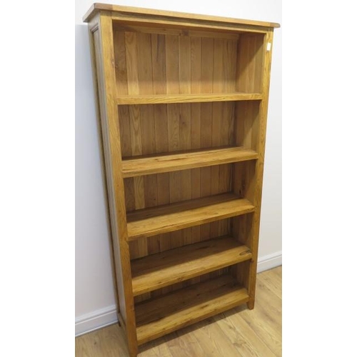 648 - A good quality oak four tier bookcase in very good condition - Height 195cm x Width 95cm