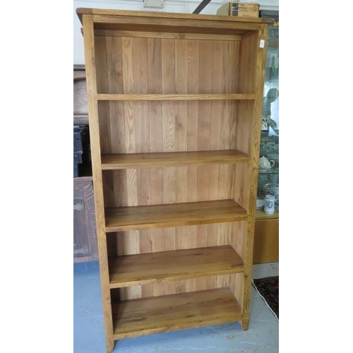 649 - A good quality oak four tier bookcase in very good condition - Height 195cm x Width 95cm